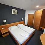 Houston Guest house 3*