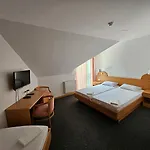 Guest house Houston 3*