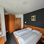 Houston 3*
